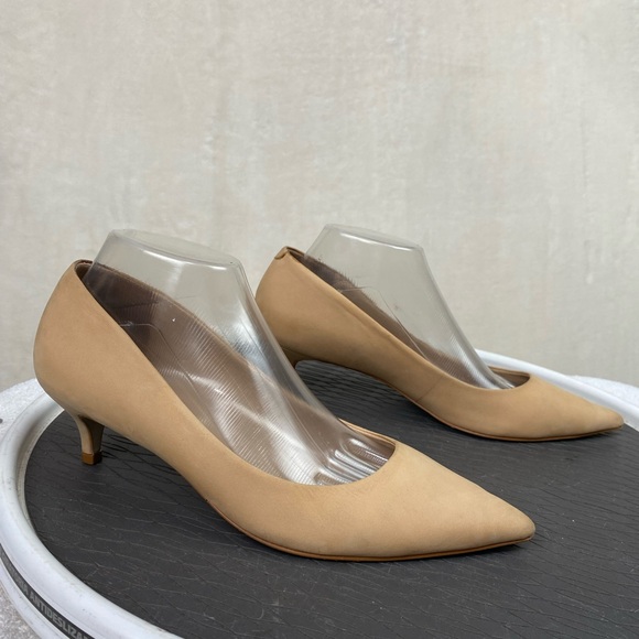 Saks Fifth Avenue Nude Suede Pointed toe Kitten Heel pump Size 9 - Picture 1 of 16